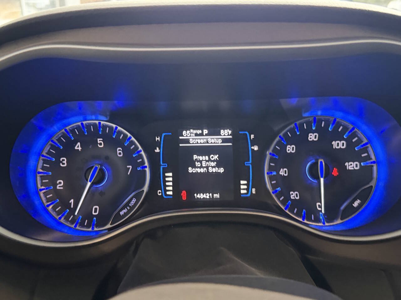 Used 2017 Chrysler Pacifica Touring-L FWD image 8