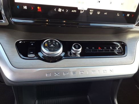 Used 2025 Ford Expedition Platinum w/ Driver's Package image 19