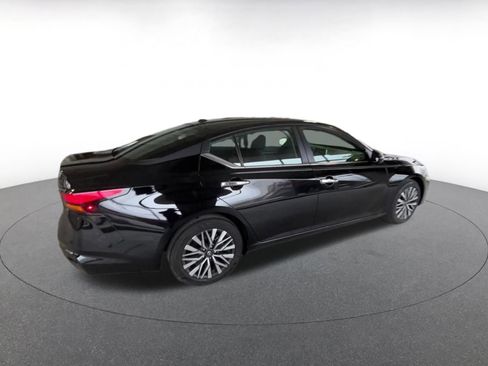 Used 2025 Nissan Altima 2.5 SV image 13