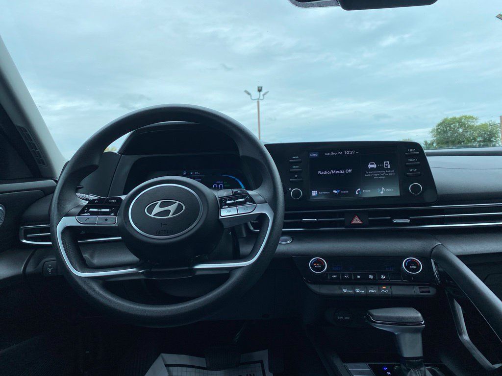Certified 2026 Hyundai Elantra Hybrid FWD image 10