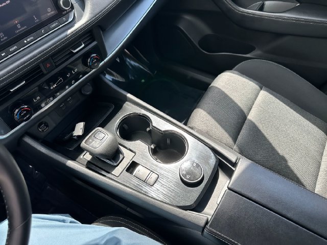 Used 2025 Nissan Rogue SV AWD/4WD image 19