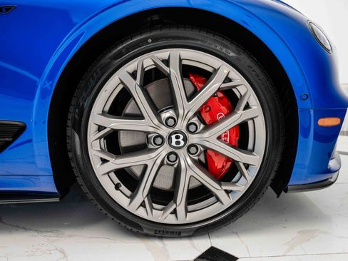 Used 2024 Bentley Continental GT V8 image 14