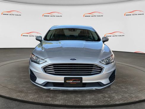 Used 2019 Ford Fusion SE FWD image 3