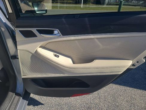 Used 2016 Hyundai Genesis 3.8 w/ Option Group 04 image 40