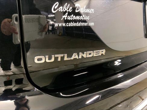 Used 2025 Mitsubishi Outlander AWD image 30