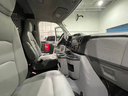 Used 2010 Ford E-250 and Econoline 250 image 24