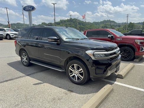 Used 2023 Ford Expedition XLT AWD/4WD image 4
