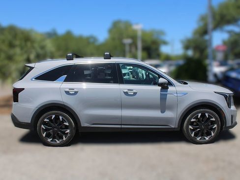 Certified 2024 Kia Sorento EX w/ Panoramic Sunroof Package FWD image 5