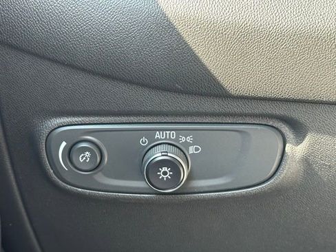 Used 2022 Chevrolet Equinox LT FWD image 18