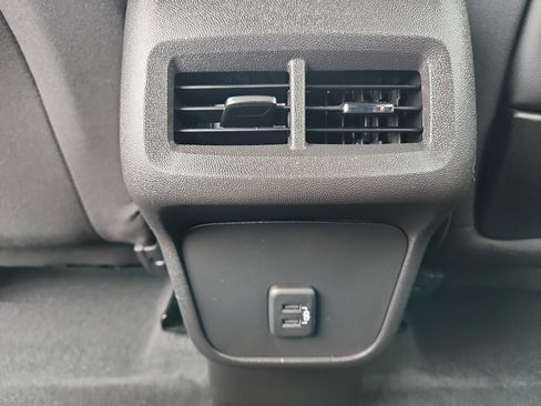 Used 2024 GMC Terrain SLE w/ Driver Convenience Package AWD/4WD image 11