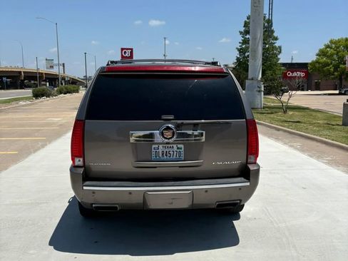 Used 2014 Cadillac Escalade Platinum RWD image 3
