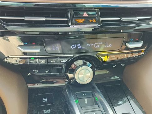 Used 2025 Acura MDX SH-AWD w/ Technology Package image 22