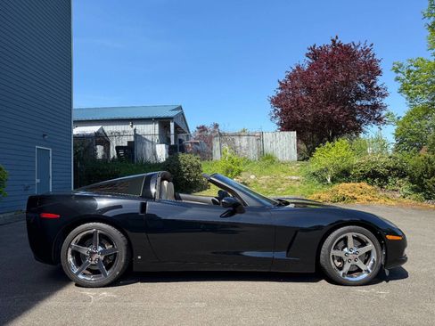 Used 2007 Chevrolet Corvette Coupe w/ Preferred Equipment Group RWD image 2