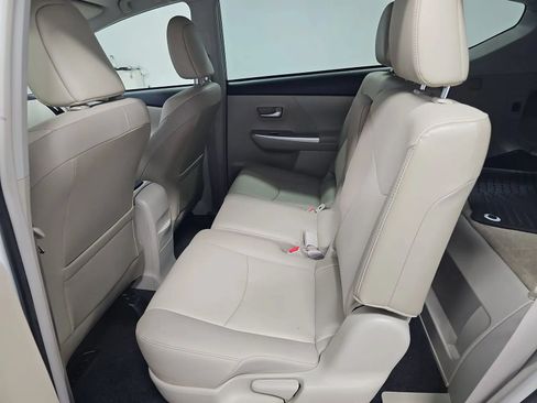 Used 2014 Toyota Prius V Five FWD image 8