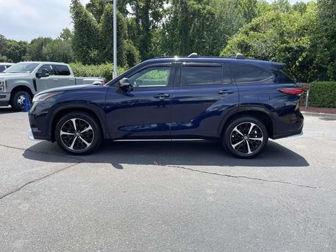 Used 2022 Toyota Highlander XSE AWD/4WD image 35