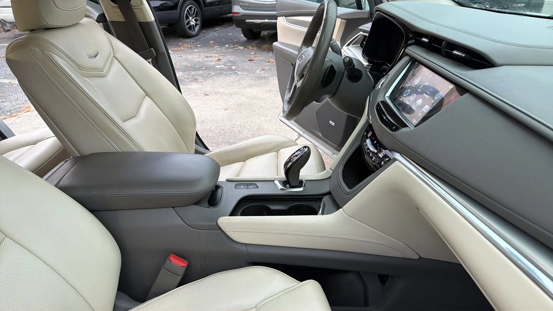 Used 2017 Cadillac XT5 Premium Luxury FWD image 35