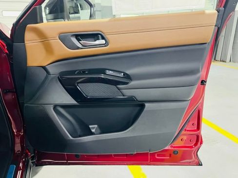 New 2026 Nissan Pathfinder Platinum FWD image 37