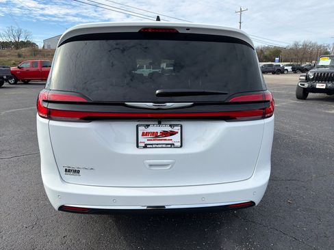 New 2026 Chrysler Pacifica Select image 7