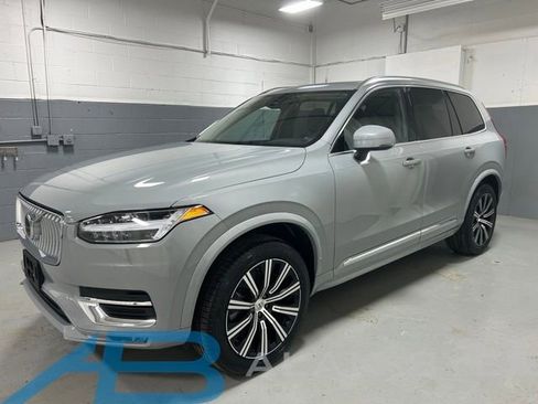 Used 2025 Volvo XC90 B5 Core image 1