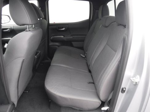 Used 2017 Toyota Tacoma TRD Sport image 43