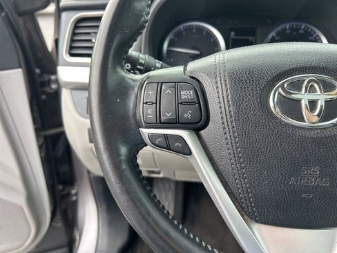 Used 2018 Toyota Highlander Limited image 19