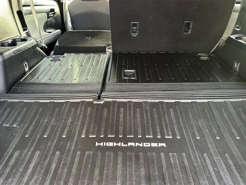 Used 2022 Toyota Highlander LE image 17