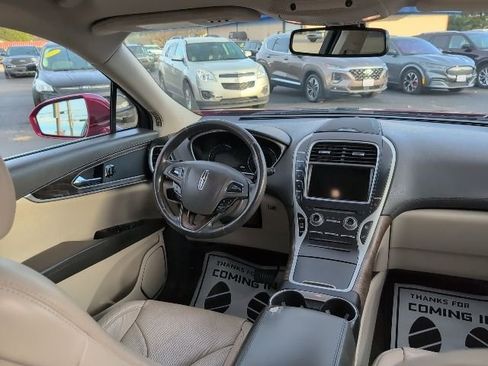 Used 2017 Lincoln MKX Reserve w/ Lincoln MKX Climate Package image 19