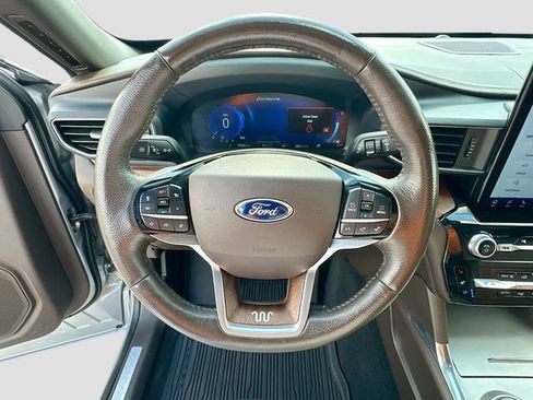 Used 2022 Ford Explorer King Ranch w/ Technology Package AWD/4WD image 11
