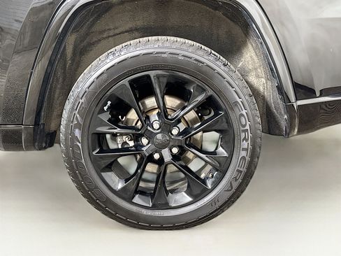 Used 2021 Jeep Grand Cherokee Laredo X AWD/4WD image 30