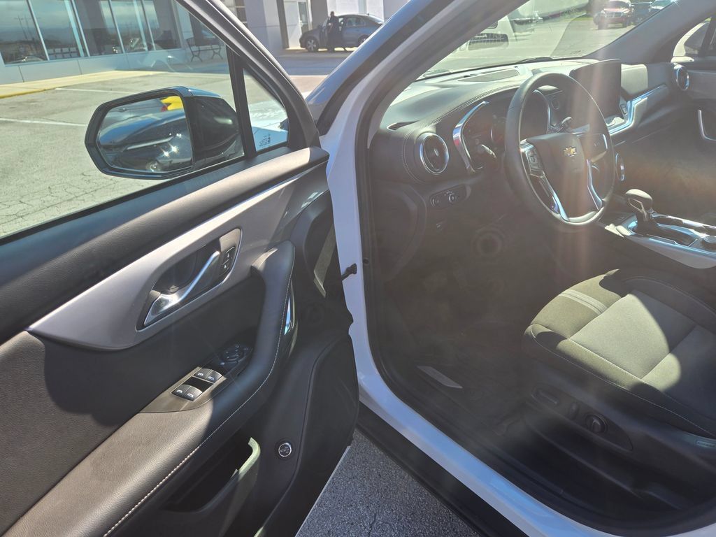 Used 2024 Chevrolet Blazer LT w/ Convenience Package FWD image 6