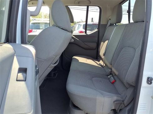 Used 2019 Nissan Frontier SV image 18