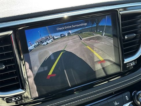 Used 2025 Chrysler Pacifica Limited image 20