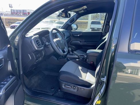 Used 2022 Toyota Tacoma TRD Sport image 13