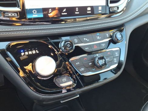 New 2026 Chrysler Pacifica Select FWD image 16