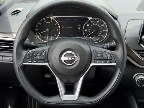 Used 2024 Nissan Altima 2.5 SV image 13