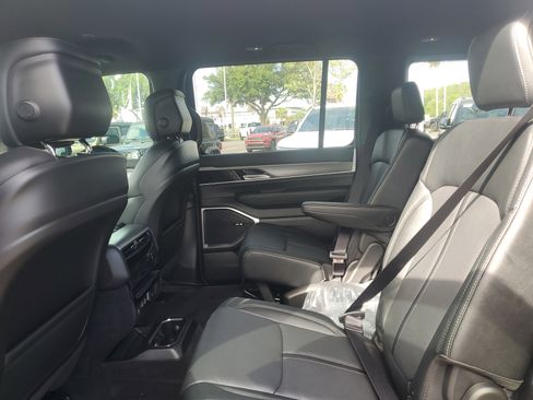 New 2026 Jeep Grand Wagoneer Limited AWD/4WD image 9