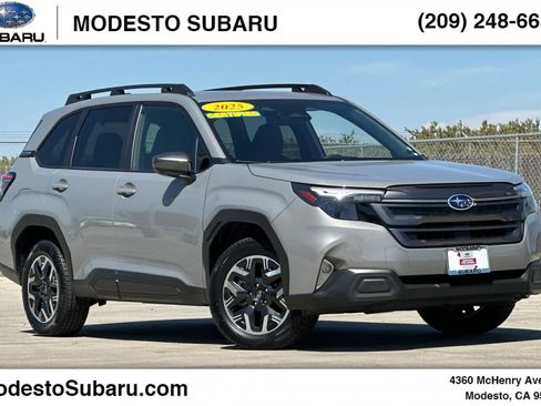 Used 2025 Subaru Forester Premium AWD/4WD image 1