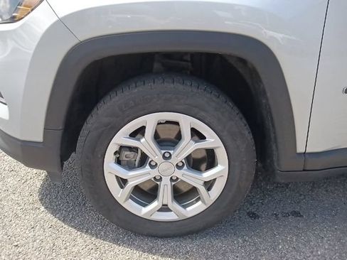 Used 2024 Jeep Compass Latitude AWD/4WD image 10
