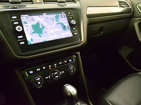 Used 2019 Volkswagen Tiguan S image 29