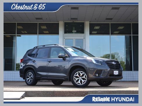 Used 2022 Subaru Forester Premium AWD/4WD image 1