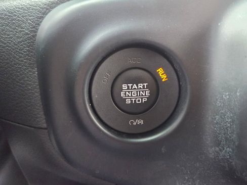 Used 2022 Jeep Wrangler Unlimited Sahara AWD/4WD image 33