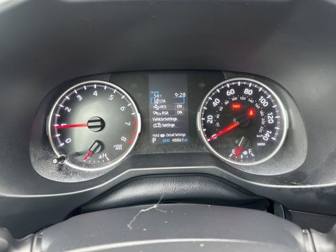 Used 2021 Toyota RAV4 LE image 19