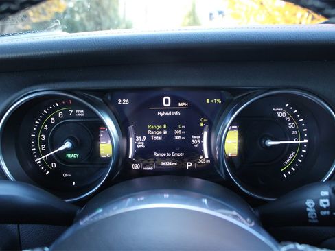 Used 2022 Jeep Wrangler Unlimited Sahara w/ Cold Weather Group image 27