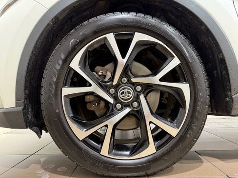 Certified 2021 Toyota C-HR XLE image 9