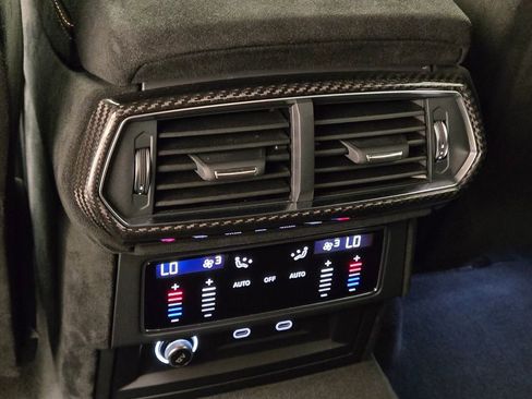 Used 2023 Lamborghini Urus Performante AWD/4WD image 20