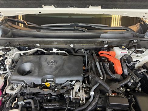 Used 2021 Toyota RAV4 SE w/ Weather & Moonroof Package AWD/4WD image 20