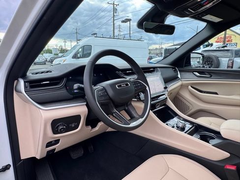 New 2026 Jeep Grand Cherokee Limited w/ Limited Altitude Package AWD/4WD image 12