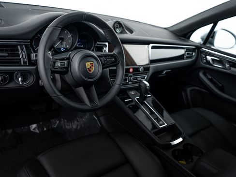 Certified 2026 Porsche Macan S AWD/4WD image 4