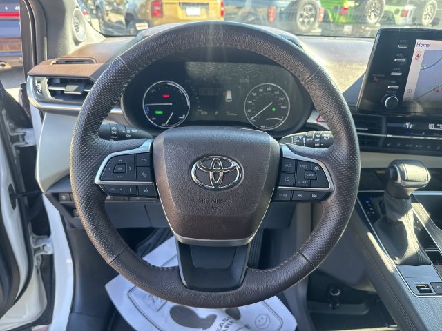 Used 2023 Toyota Sienna Platinum FWD image 14