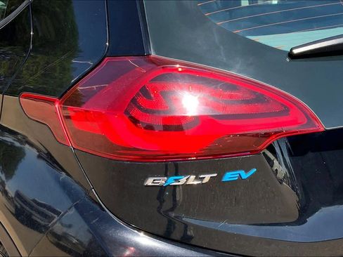 Used 2019 Chevrolet Bolt Premier w/ Infotainment Package FWD image 27